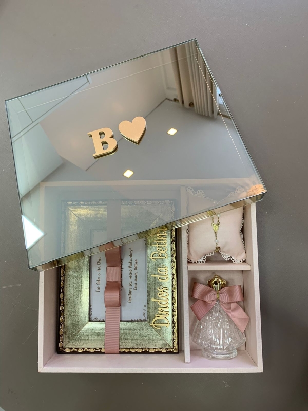Convite de Padrinhos tampa Luxo com porta retrato almofada com mini terço e frasco Nossa Senhora