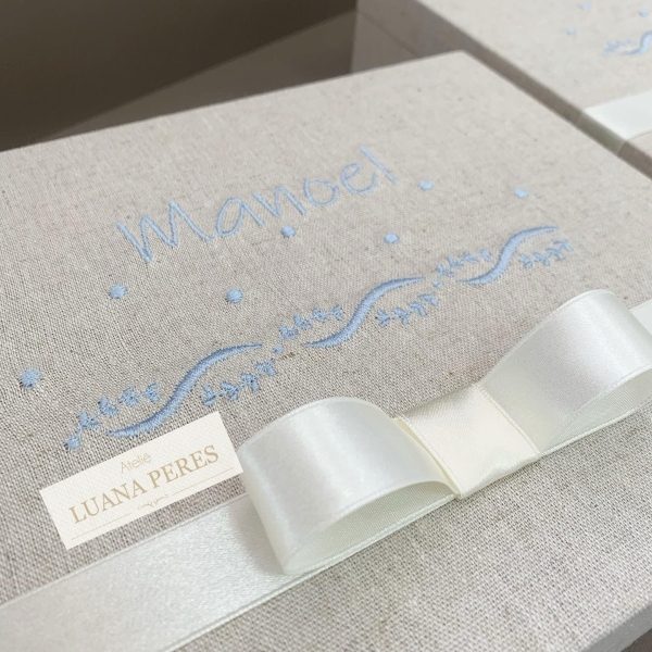 Convite de Padrinhos Toalha personalizada, Aromatizador e Almofada com terço - Imagem 2