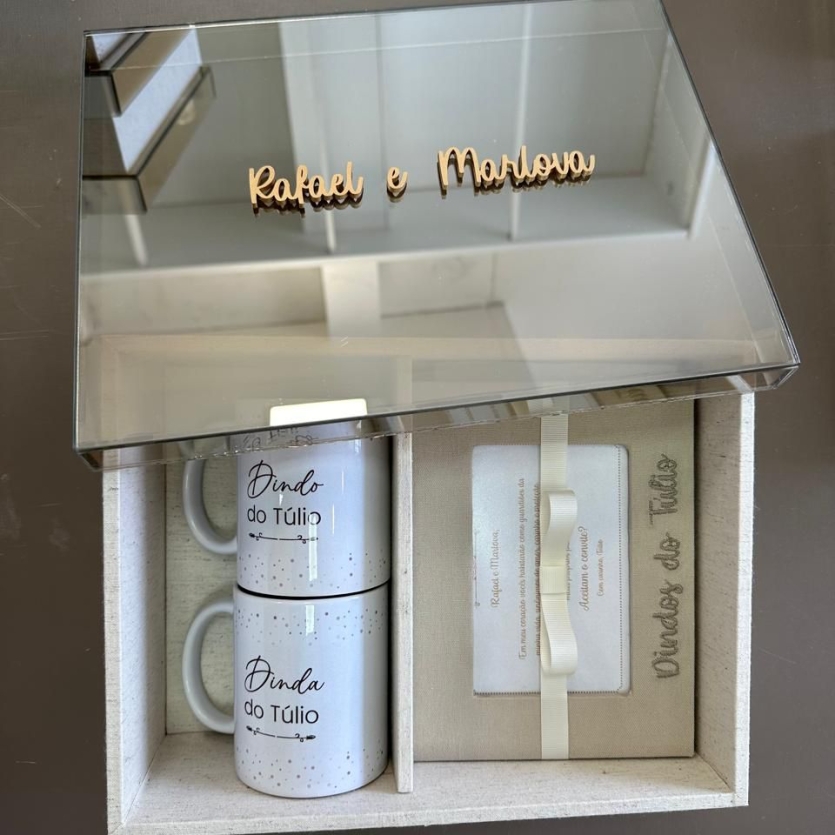 Convite de Padrinhos luxo com 2 Xicaras personalizadas e 1 Porta retrato revestido de tecido