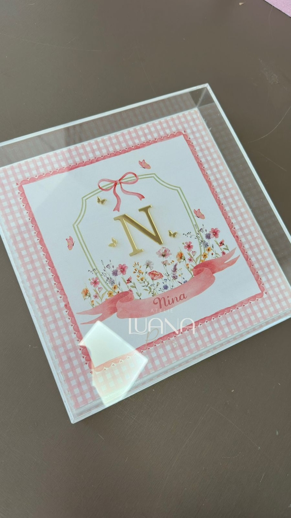 Porta maternidade Nina acrílico 25x25 - Imagem 2